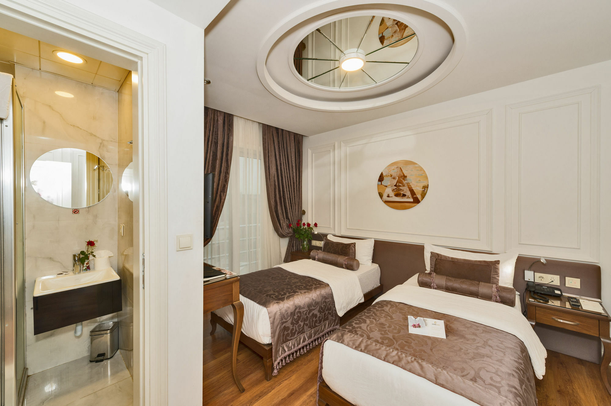 Darkmen Hotel Istanbul Bagian luar foto